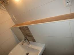 Holzboden Im Bad Oder Feinsteinzeug Fliesen In Holzoptik Holzoptik Ablage Bad Badezimmer Ablage