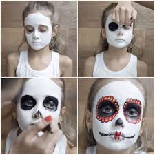 11 juin 2019 • jour des morts • tête de mort mexicaine. Nos Idees Terrifiantes De Maquillage D Halloween Pour Les Enfants