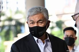I 1995 blev ahmad zahid hamidi medlem af parlamentet efter at have vundet bagan datoh parlamentariske sæde i perak ved parlamentsvalget. Macc Officer Rejects The Idea That Bribes Are Given Via Cash Only In Zahid S Rm13m Graft Trial The Edge Markets