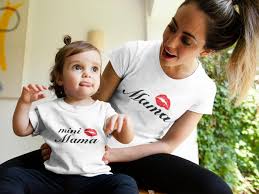 Visualizza altre idee su vestiti, vestiti da bambini, abiti abbinati. Tale Madre Tale Figlia 14 Esempi Di Abbigliamento Mini Me Per Mamma E Figlia Vestite Uguali