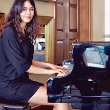 Aşk iddialarına cevap vermeyen iraz yıldız ve sevgilisi tamer karadağlı, birlikte ilk pozlarını paylaştı. Muzik Hayatina 5 Yasinda Baslayan Genc Piyanist Iraz Yildiz Kimdir
