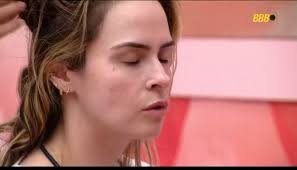 NOSSAAAAAAA SIM! eu não sei se teria esse peito q ela teve e falar tão  firme e forte com ele eu choraria só hahahahhahahahahaha