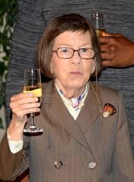 Linda hunt car accident in 2018. Ncis Los Angeles Star Linda Hunt Hospitalized After Hollywood Car Accident Meaww