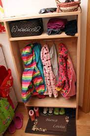 Vertbaudet garderobenständer tipi in weiß. 9 Tipps Fur Ein Bisschen Montessori Im Kinderzimmer Mamahoch2 Kindergarderobe Garderobe Kinder Kinder Zimmer