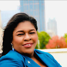 Robin Batson's Instagram, Twitter & Facebook