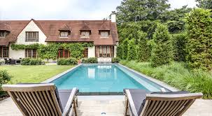 Bij zwembad.be kan je terecht voor zowel chloor tabletten, chloorpoeder als vloeibare chloor. Ronse Zwembaden