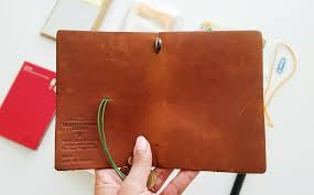 I switched out the brown elastic for the orange one. Traveler S Notebook Moving Back In Seaweed Kisses