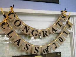 Another trendy outdoor senior picture idea for girls. 25 Diy Graduation Party Decoration Ideas Hative