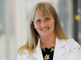 Elaine Holmes's Instagram, Twitter & Facebook