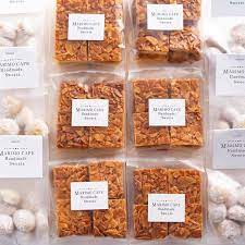 クッキーのラッピング シールを使ったり タグをホチキスで留めたり そのお菓子が一番輝くように ラッピングを考えるのが好きです さてお菓子のプレゼント企画に沢山のご応募と嬉しいコメントをありがとうございました なんと570名ほどのお申込みをいただきま