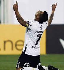 He currently resides in santiago, chile. Se Cumplieron 12 Anos Del Fichaje De Esteban Paredes Por Colo Colo