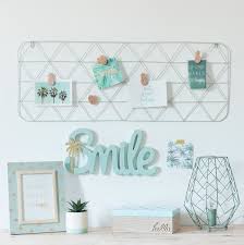 La Special Collection Sweet Tropical Di Maisons Du Monde E Una Collezione Camere Da Letto Verde Menta Camera Da Letto Verde Idee Arredamento Camera Da Letto