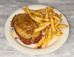 I'm looking for a new roommate. Im in a 3 bed 2 bath house in southaven off  stateline. I've been here for about 6 months so I already have furniture  and do