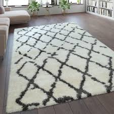 Während bei teppichen die gleichen hilfsmittel und regeln wie bei kleidungsstücken gelten, sieht es bei rostflecken auf fliesen bereits. Hochflor Teppich Rauten Muster Weiss Grau Teppichcenter24 Teppich Hochflor Teppich Teppich Raute
