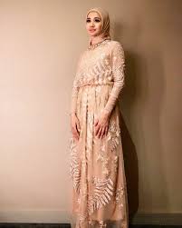 See This Instagram Photo By Laudyacynthiabella 53k Likes Simple Gowns Official Dresses Hijab Dress Party