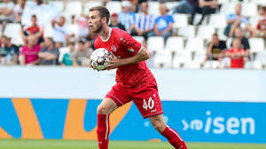 Mit moukoko & simons aus der regionalliga zum cl titel !!! Rot Weiss Essen Fangesang Auf Dem Trikot