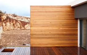 Vi presentiamo 25 idee originali per la creazione di pareti divisorie in legno, veri e propri elementi decorativi dal design particolare, fissi o mobili, che arredano qualsiasi ambiente creando suggestivi giochi di vedo non vedo. Pareti In Legno Quali I Prezzi Edilnet It