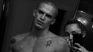 Head above water, coming june 4th to @primevideo. Bald Verlobt Miley Cyrus Freund Cody Redet Ubers Heiraten Promiflash De