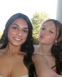 Hi my name is Julia Griffith and I am from Charleston, West Virginia! I am  100% committed to UF and will be starting in the fall! I am planning to  major in