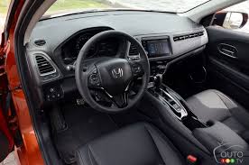 Autoweb.com has been visited by 100k+ users in the past month Comparison 2019 Honda Hr V Vs 2019 Toyota C Hr Car News Auto123