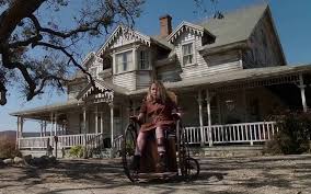 Lalkarz i jego żona, po tragicznej i niespodziewanej śmierci ich córeczki, przyjmują do swojego domu grupę. Annabelle Narodziny Zla Recenzja Filmu Popkulturysci Pl