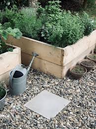 How deep should a raised garden bed be? Hochbeet Anlegen So Gehts The Post Hochbeet Anlegen Appeared First On Outdoor Diy Raised Garden Garden Design Cottage Garden
