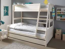 Das stockbett bietet einen schlafplatz für bis zu drei personen (2 unten, 1 oben) und ist ideal für räume mit begrenzter wohnfläche. Hochwertige Hochbetten Mit Bettkasten Und Stauraum Betten At