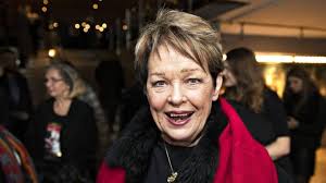 Man må jo ikke sige, at man ikke holder af sin mor. Detektor Det Er Bare Sadan Noget Jeg Siger Ghita Norby Overdriver Anekdote Om Latterkrampe Detektor Dr