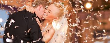 Wir verraten ihnen nun, warum moderne kirchenlieder zur hochzeit auch bei ihnen nicht fehlen sollten und haben ihnen die schönsten hochzeitslieder und modernen lieder zur hochzeit in einer. 10 Moderne Und Klassische Eroffnungstanz Lieder Fur Hochzeiten Event Und Hochzeit Dj Heidelberg Mannheim Schriesheim Ladenburg