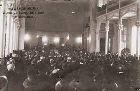 Do sejmu dostało się kilkanaście partii, które początkowo utworzyły dziesięć klubów poselskich. Konstytucja Marcowa Archiwum Panstwowe W Bydgoszczy