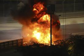 Romain grosjean managed to escape his burning haas car after a terrifying crash at the bahrain grand prix. Formel 1 Romain Grosjean Uberlebt Horror Crash In Bahrain