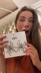 Entrando na vibe halloween, @ZARA amamos você por esse brinco aranha! #zara  #halloween #fashiontiktok #foryou
