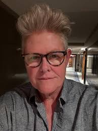 I always say look for the beauty in others and let them know you see how  beautiful they are…. You never know when they might just need to hear it.  Blessings to