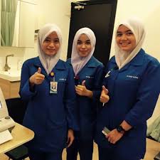 Awal nya nak buat di klinik ajwa di seksyen 7 shah alam, tapi disebabkan oleh sedikit miscommunication, kami berubah hati ke klinik dr rosli. About Us Ajwa