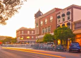 We pride ourselves on delivering an affordable, enjoyable hotel experience where guests are at holiday inn hotels & resorts® we pride ourselves in delivering warm and welcoming experiences for guests staying for business or pleasure. Holiday Inn Express Paso Robles Downtown
