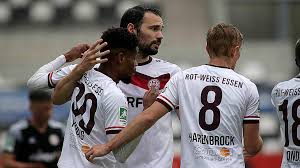 Nov 2014 im rwe stadion essen (anstoss 17:45) gegen weltmeister spanien an. Rwe Torjager Engelmann Schnurt Dreierpack