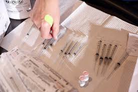 It's a new approach to vaccines that uses genetic material to provoke an immune pfizer's vaccine requires a storage temperature of minus 94 degrees fahrenheit, presenting potential logistical challenges for rural areas and inner cities. Health Care Worker Had Serious Allergic Reaction After Pfizer S Covid Vaccine The New York Times