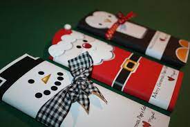 These printable christmas candy bar wrappers are also inexpensive, so you could make a whole basket full to share with friends, family alibaba.com offers 264 candy bar wrapper products. Free Printable Chocolate Bar Wrappers Quick Party Favors Christmas Wrapper Cheap Gift Wrapping Ideas Christmas Candy Bar