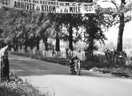 Du coup, battre un record du monde n'est plus aussi impensable ! L Histoire Des Records De Vitesse Moto Belles Machines