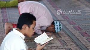 Pertama, doa kita untuk para arwah bertujuan untuk meringankan sisa hukuman dosa yang masih harus dijalani di api penyucian oleh para arwah. Bacaan Tahlil Singkat Dan Doa Arwah Lengkap Tulisan Latin Dan Terjemahan Amalan Kamis Malam Jumat Halaman All Surya