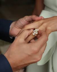 Elizabeth taylor may have been one of the most beautiful women to have graced the planet but this gorgeous engagement ring is almost as beautiful as the wearer. Best Celebrity Diamond Engagement Rings Of 2020