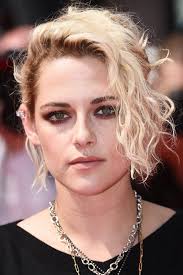 Well, look no further than your favorite leading ladies all dressed up for the red carpet. Kristen Stewart Hairstyle Hair Colour Pictures 2002 To 2012 Vogue Com Uk British Vogue