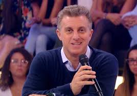 Luciano huck estaria bravo com a globo por conta de nome do novo programa. Luciano Huck E O Novo Apresentador Do Domingao