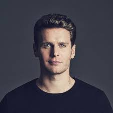 Jonathan Groff's Instagram, Twitter & Facebook