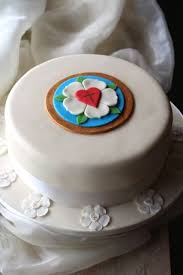 Sugarprincess Eine Konfirmationstorte Fur Sophie Sachertorte Mit Luther Rose Rezept Konfirmations Kuchen Konfirmationstorte Cupcake Kuchen