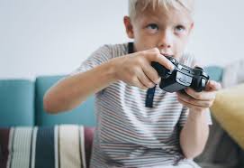 Descarga ahora el vídeo niño jugando videojuegos con su padre. El Uso De Los Videojuegos En Los Ninos Benefician O Perjudican La Mente Es Maravillosa