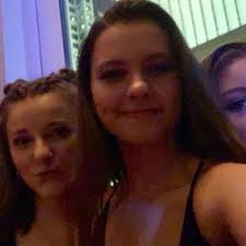 Chloe Simmons (@chloesimmons02)