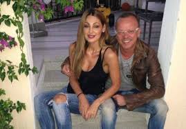 Lasciano gli studi di «ballando con le stelle», dove la cantante è una delle partecipanti e nell'estate 2016, anna tatangelo e gigi d'alessio si fanno vedere ancora abbracciati e innamroati sui social: Anna Tatangelo E Gigi D Alessio Si Sono Lasciati Arriva La Smentita Forbiciate