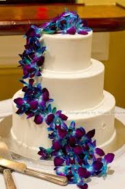 Pin By Cheltsy Ibanez On Purple And Blue Orchid Wedding Orchid Wedding Cake Wedding Cakes With Flowers Blue Orchid Wedding