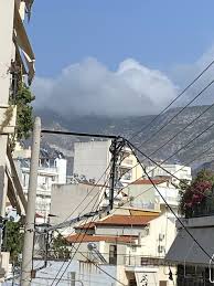 Μεγάλη φωτιά στον καρέα, οι πρώτες εικόνες (pics & vids). Fwtia Ston Byrwna Apeilh8hke To Katafygio Adespotwn Zwwn Star Gr